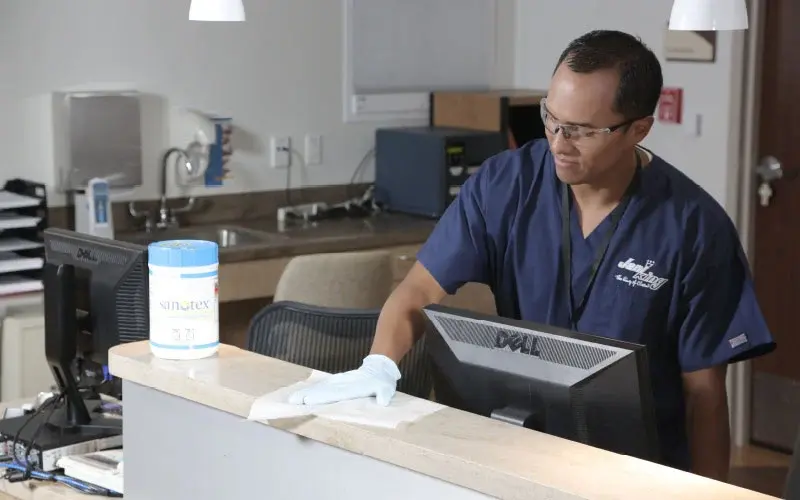 bnr-Healthcare-Person2